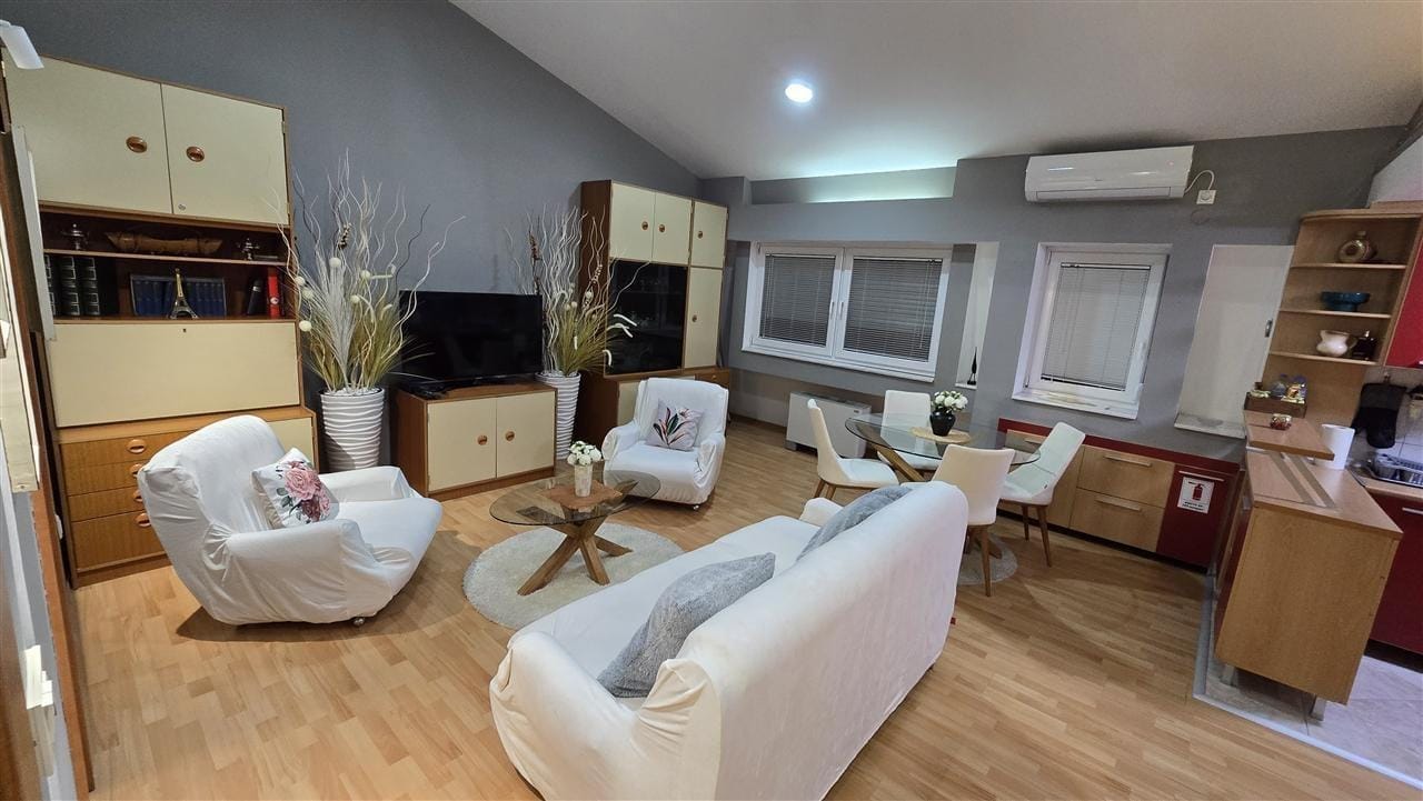 Renovirani stan vo Kapistec, 3 spalni, 61m2, Aerodrom