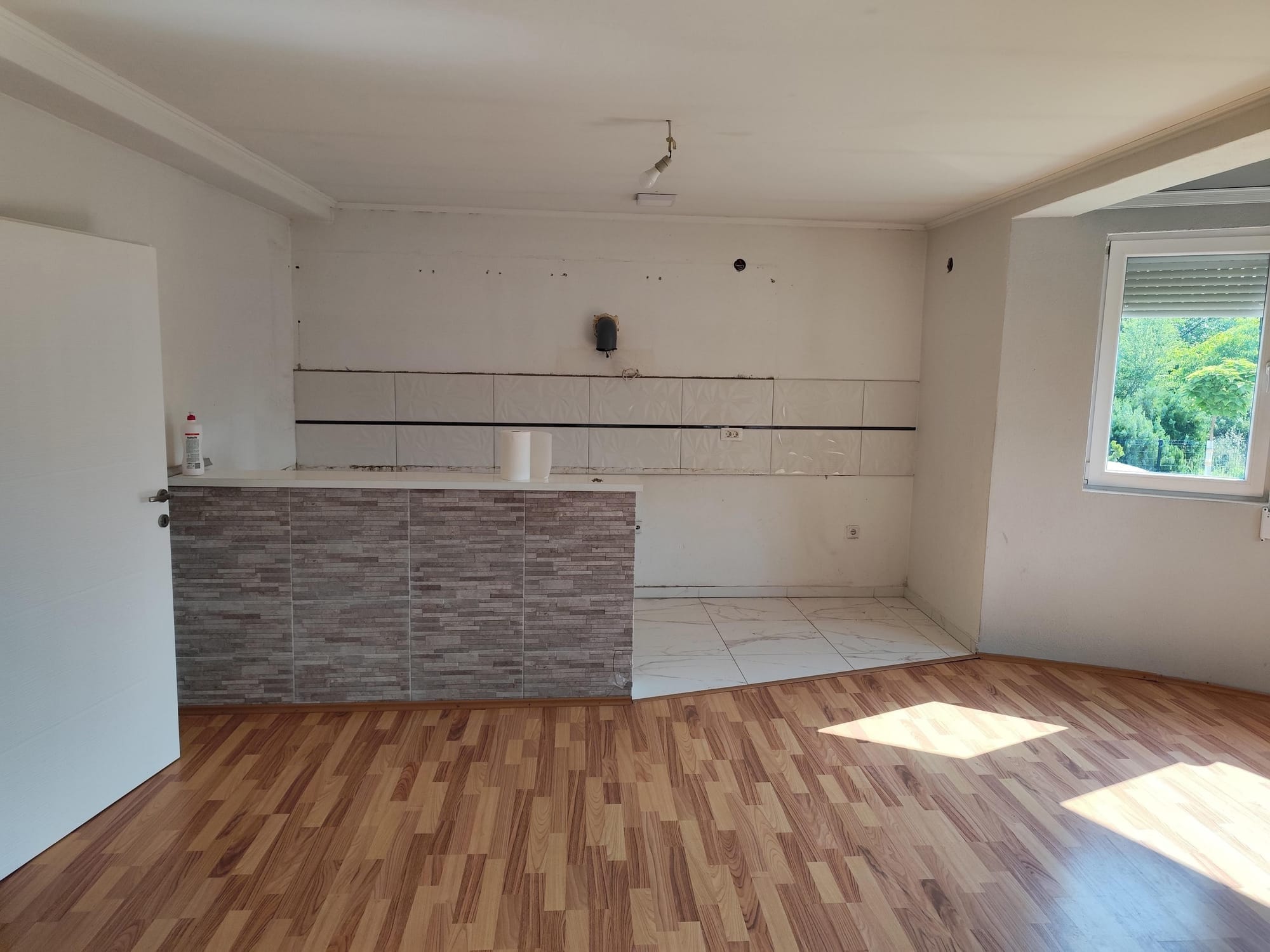 Куќа во Пинтија, 5 соби, 102м2 + плац 294м2