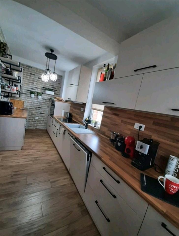 Нова куќа во Сопиште, 4 спални, 2 бањи, базен