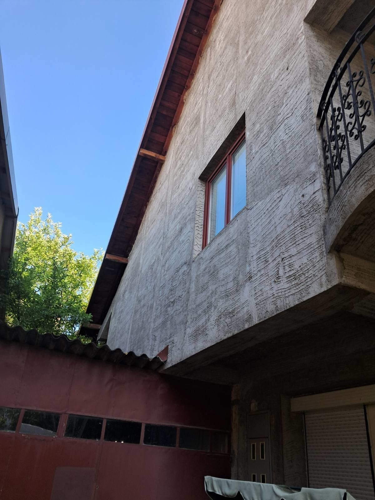 Kuќa vo Nas.Lisice - 6 sobi, 247m², cel plac 300m²