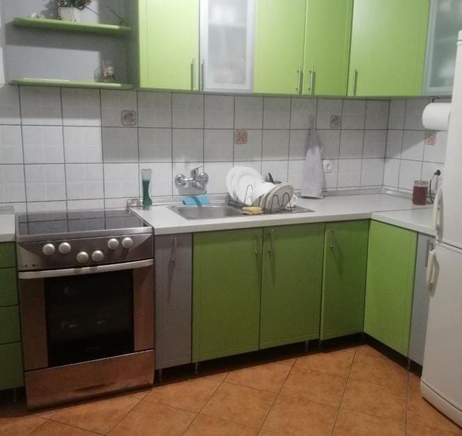 Реновиран стан во Аеродром, 80м², 2 спални, тераса