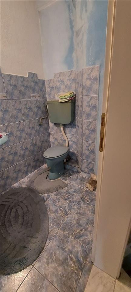 Dupleks stan/kuća 4 sobi 132m2 + 60m2 podrum, Vlae