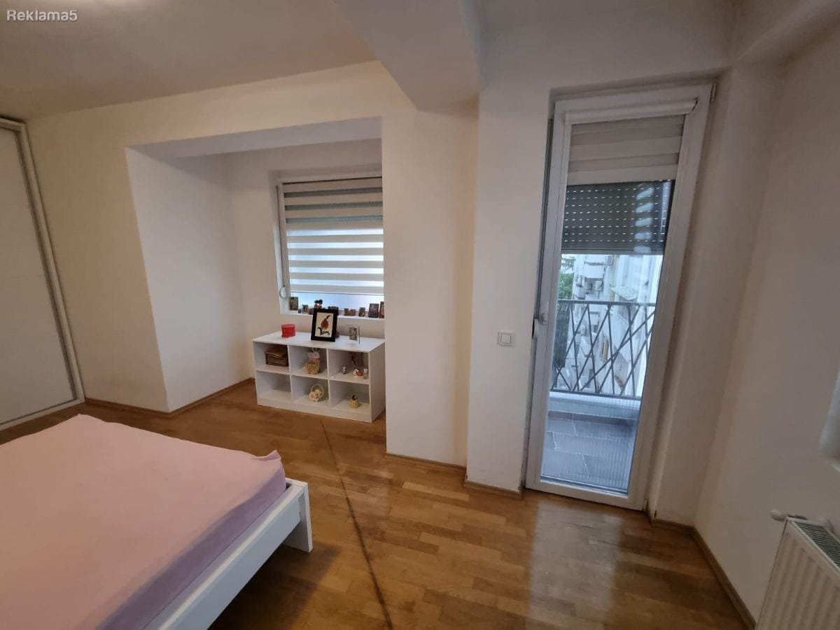 3-соби стан во Капиштец, 94m², комплетно реновиран и наместен