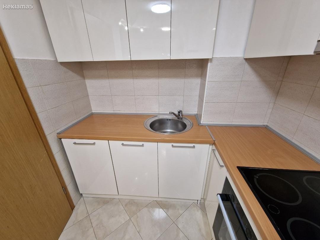 Реновиран 3-собен стан 93м2 на Водно