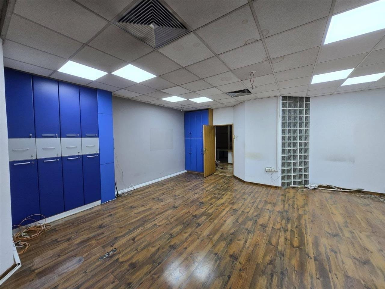 Деловен канцелариски простор 187m² Аеродром близу Капитол Мол