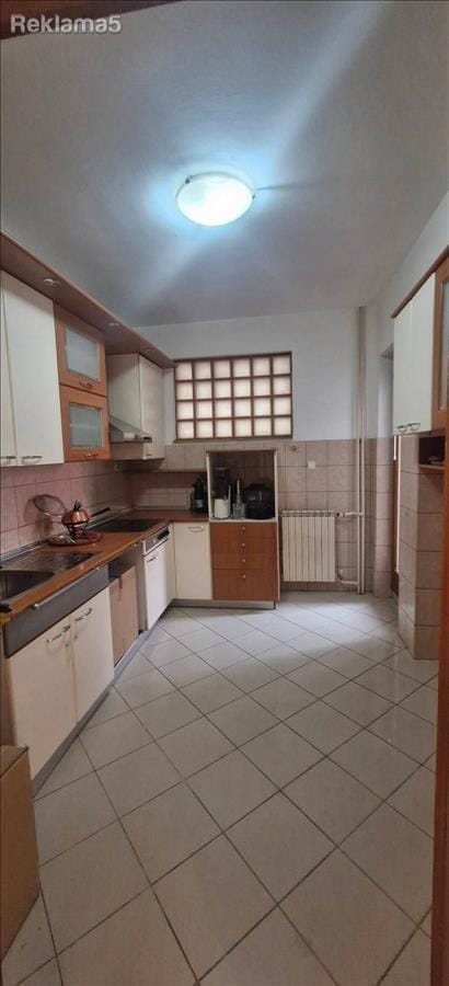 4-собен стан 113 м² Центар позади Универзална сала