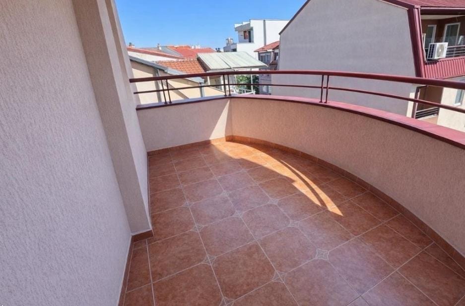 Наместен стан со 2 спални во Центар 49m2