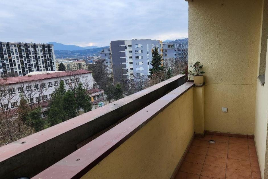 Стан во Аеродром 99м2 со 3 спални, реновиран