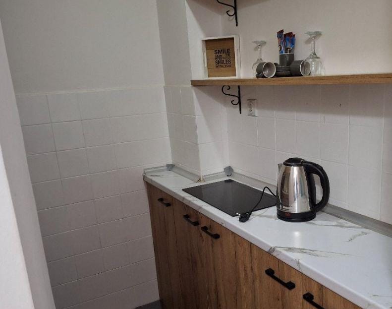 Гарсоњера во Аеродром-Скопјанка 28м2 реновирана