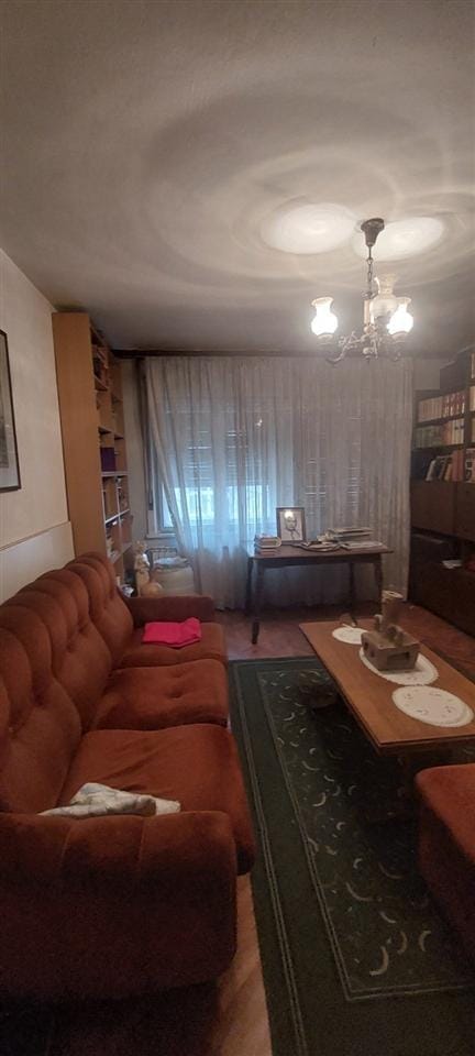 3-собен стан во Центар, 60м², тераса и подрум