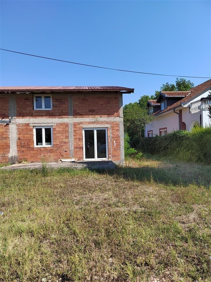 Куќа во Крквиште, Ѓорче Петров - 5 соби, 140м², 2 нивоа