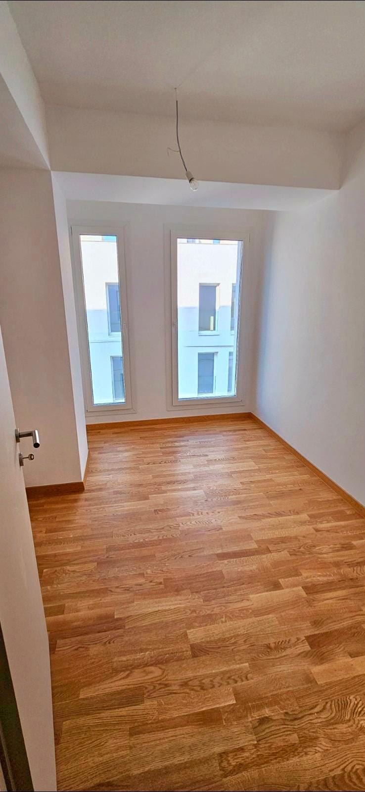 Нов 3-собен стан во Аеродром, 56m², гаража