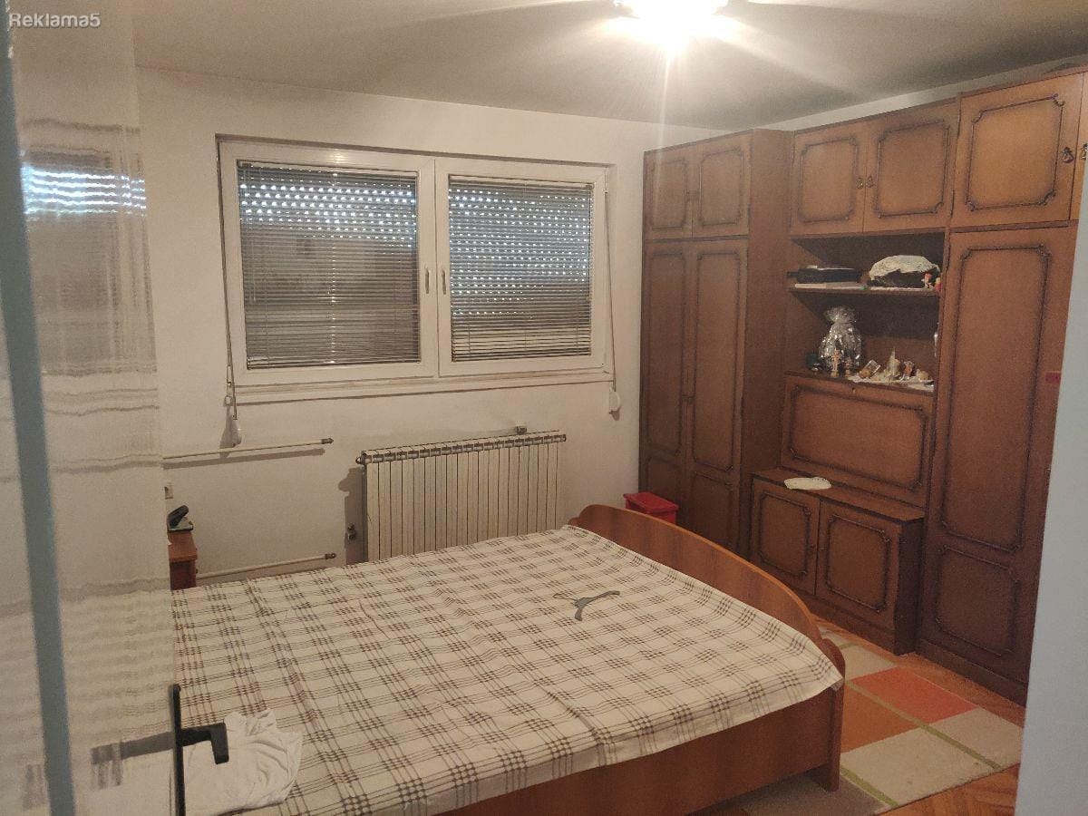 Renoviran trosoben stan vo Centar, 88m2, dve terasi