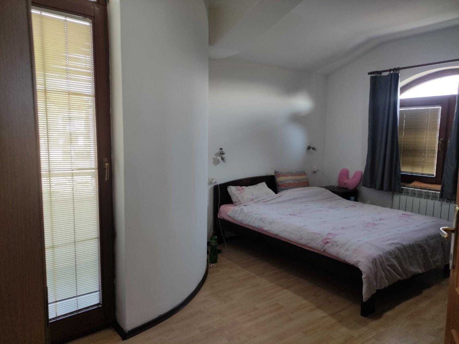 Куќа Бардовци 250м2, 5 соби, дворот 300м2, гаража