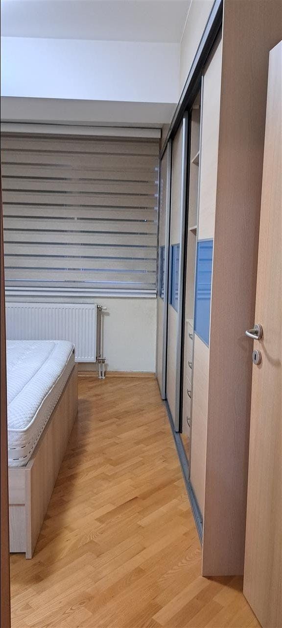 Centar 110m² stan so tri spalni, balkon, lift, parking