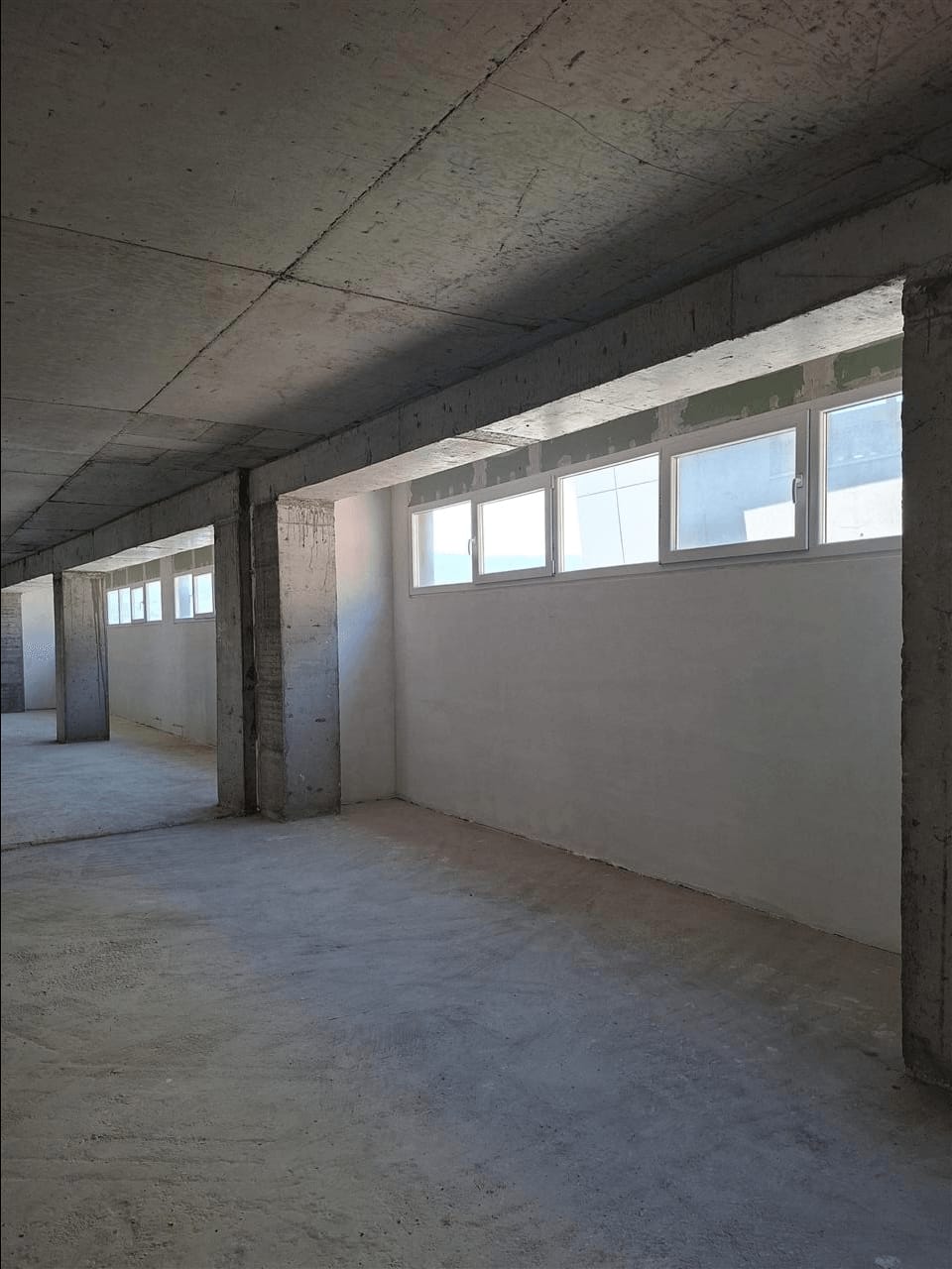 Деловен простор 1000m² на ул. Скупи, Карпош