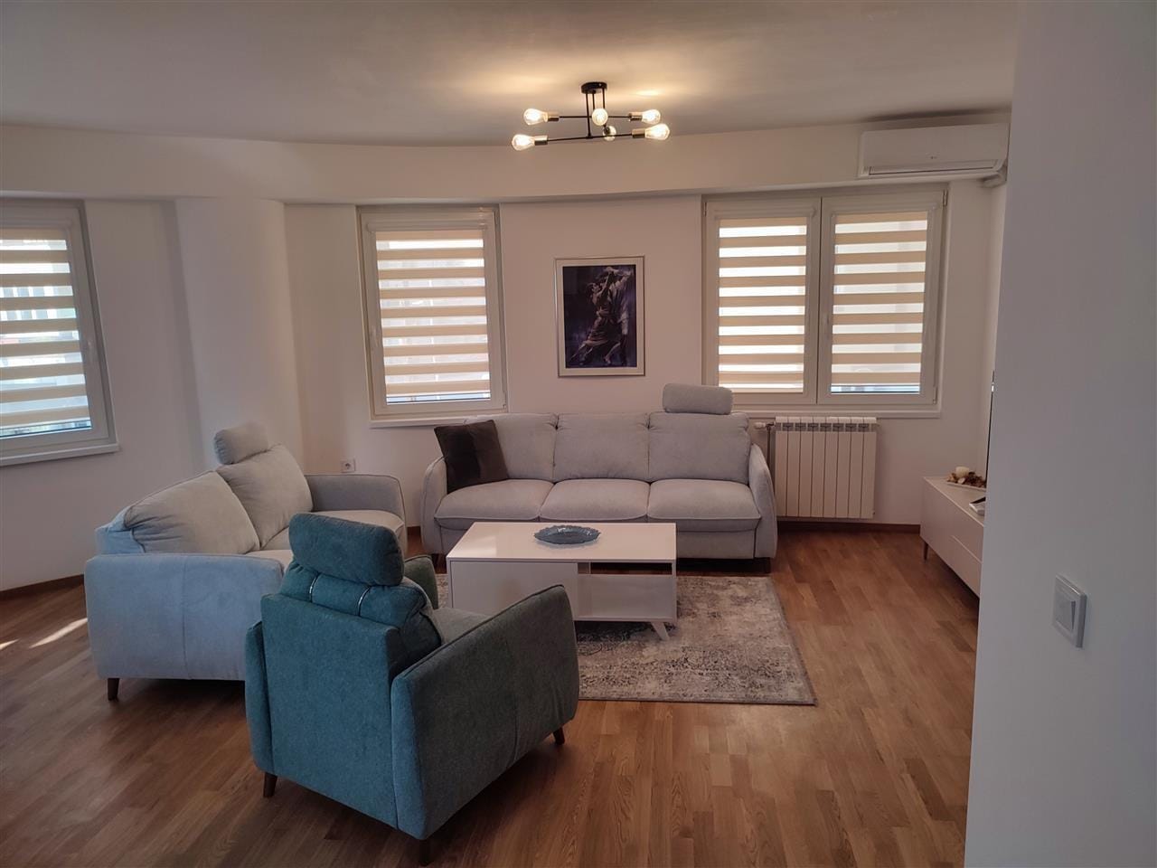 Nov moderno uređen stan vo Debar Maalo, 3 sobi, 75 m²