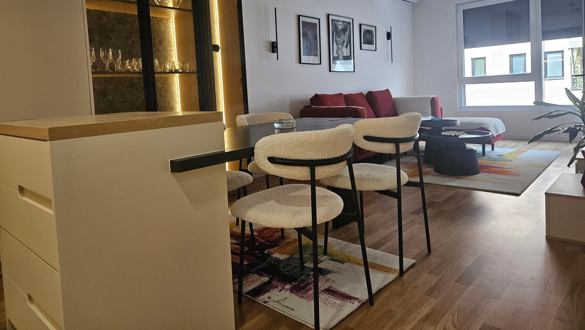 Лукс уреден стан во Центар, 2 соби, 50м² - Се издава