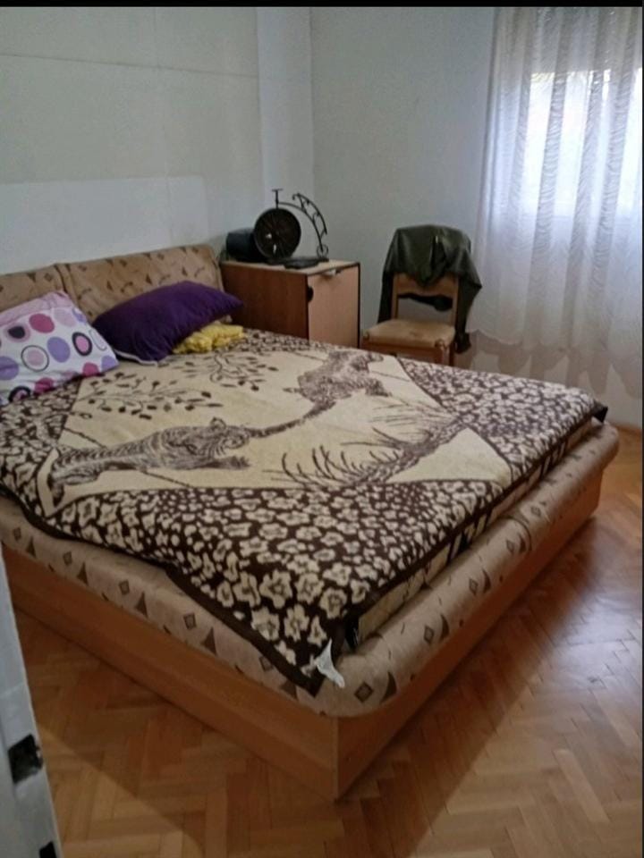 Renovirana baraka 100m² + dvor 274m² Lisice, Aеrodrom