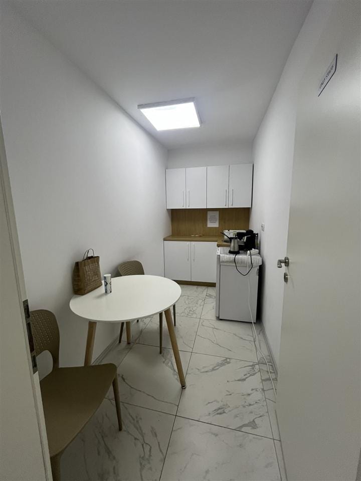 Деловен простор 127м² Карпош - Се издава