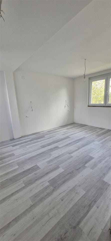 Moderna samostojna kuќa Bardovci, 5 sobi, 180 m², nova