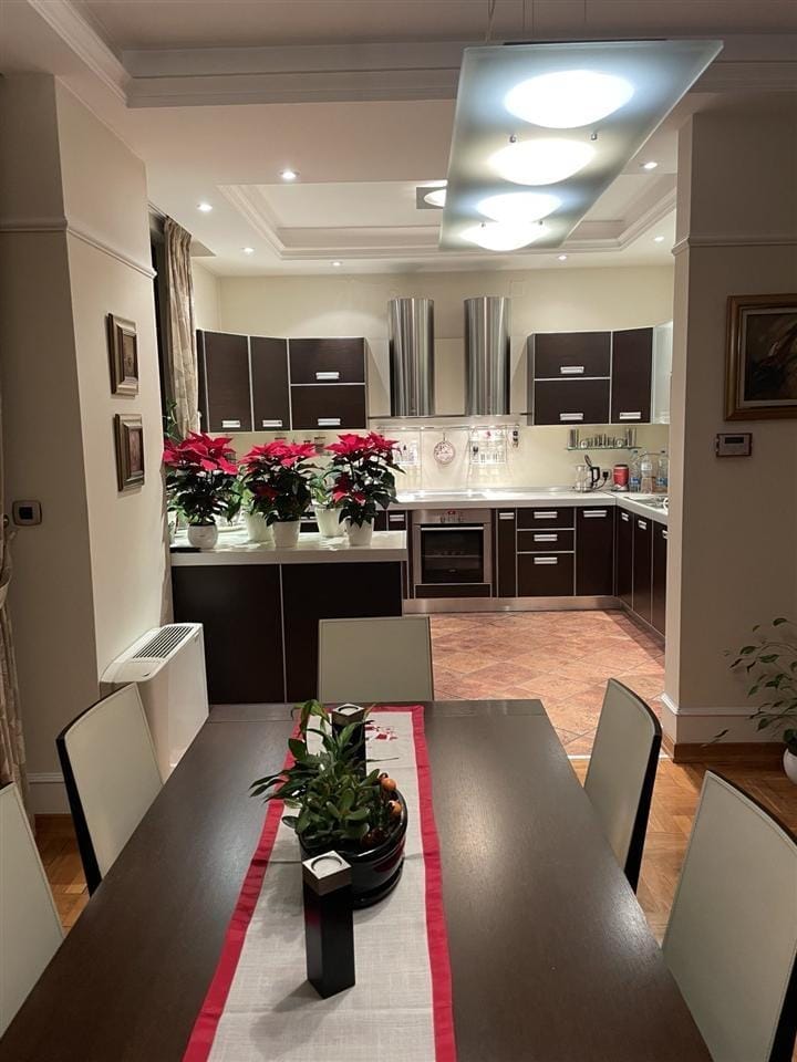 Ekskluzivna samostojna kuća 498 m² Karposh - 9 sobi
