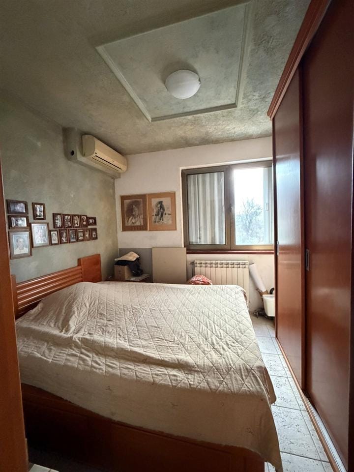 Ekskluziven tripleks, 4 spalni, 4 garazi vo Kozle, Skopje
