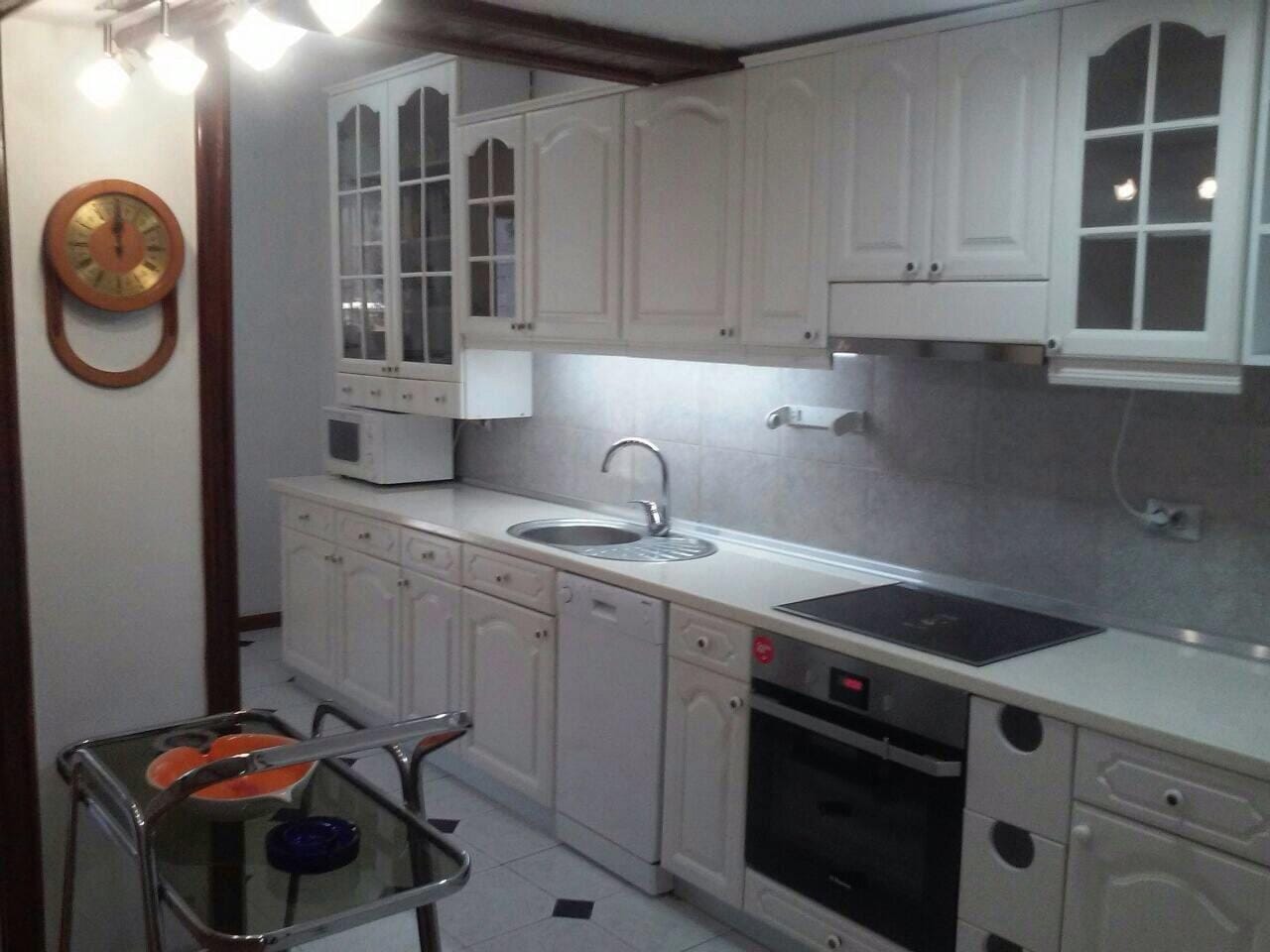 Комплетно опремена куќа Чрнече, 240 м², 6 соби, 2 ката