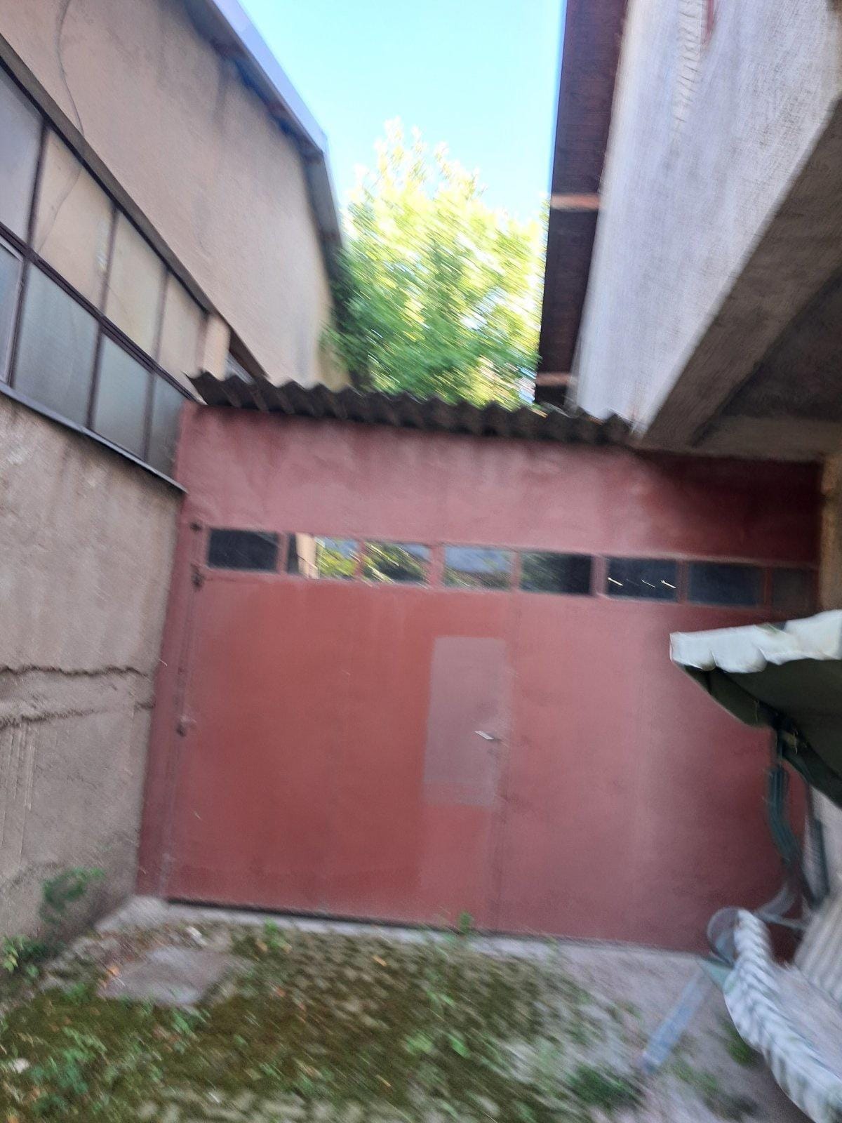 Kuќa vo Nas.Lisice - 6 sobi, 247m², cel plac 300m²