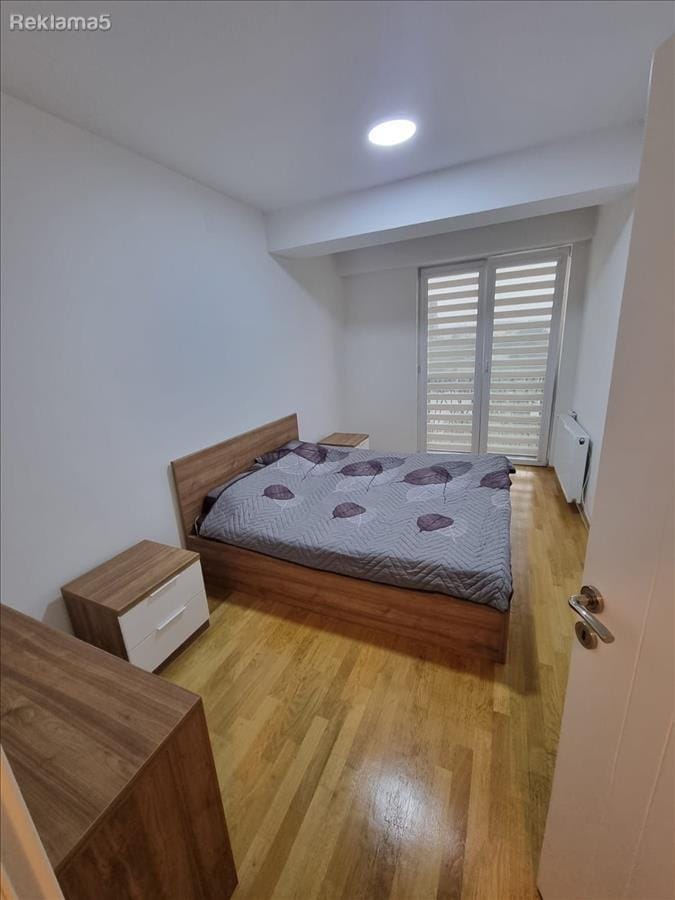 3-соби стан во Капиштец, 94m², комплетно реновиран и наместен