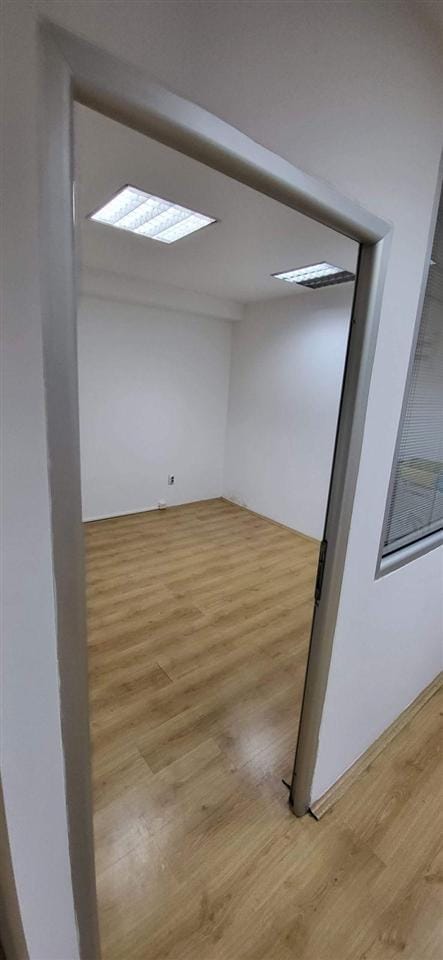 Деловен простор се издава центар, близу до Градежен факултет