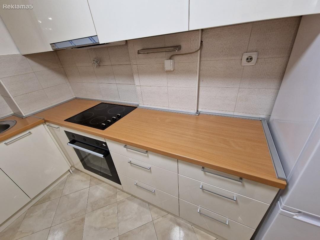 Реновиран 3-собен стан 93м2 на Водно