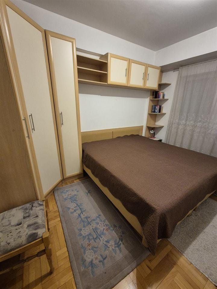 2-соби стан, Аеродром, позади Јане Сандански