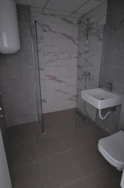 Нова гарсоњера во Космос 33м2 со тераса, Аеродром