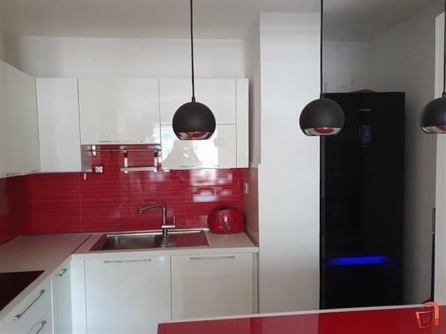 Наместен стан во Капиштец 72м2 со 2 спални, тераса