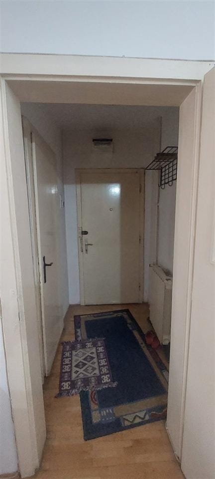 3-собен стан во Центар, 60м², тераса и подрум