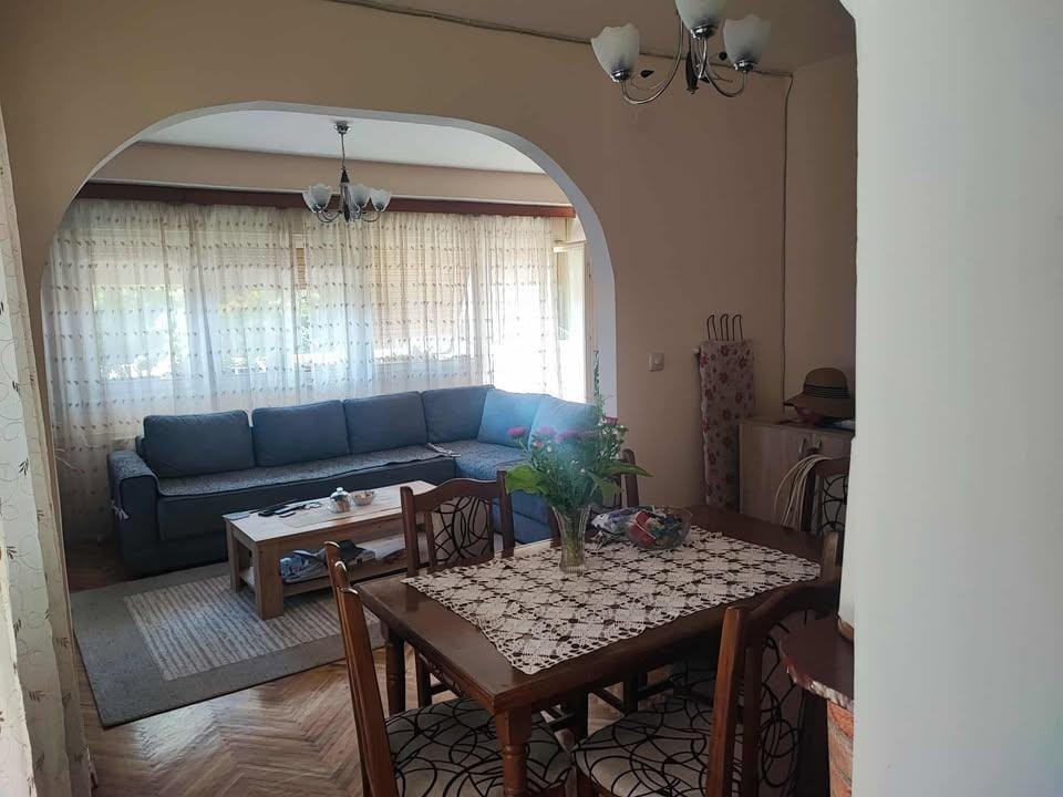 Трособен стан 80м² во Аеродром, Скопје - со тераса и лифт