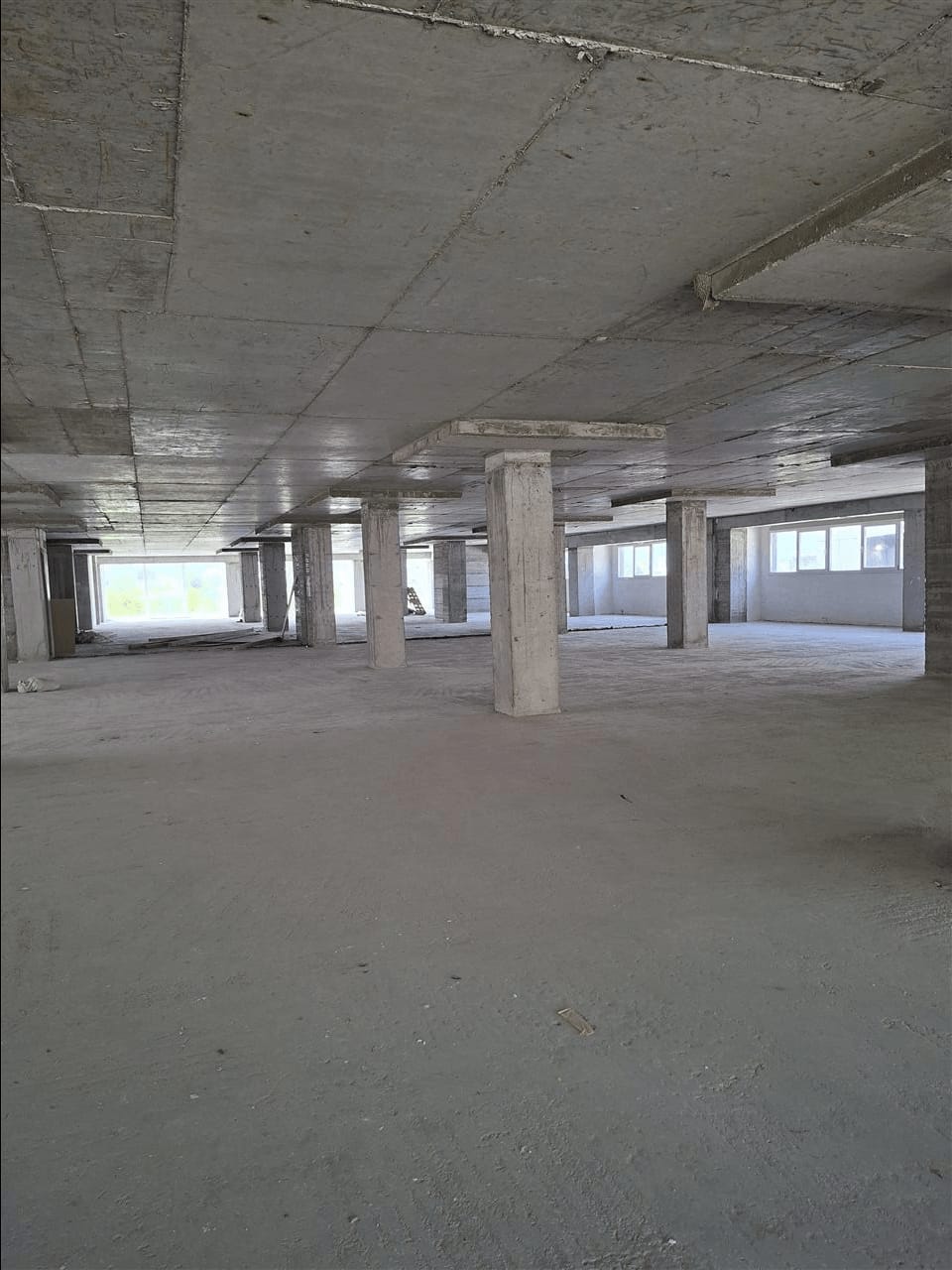 Деловен простор 1000m² на ул. Скупи, Карпош