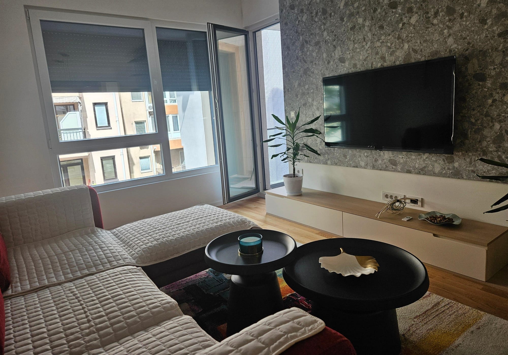 Лукс уреден стан во Центар, 2 соби, 50м² - Се издава