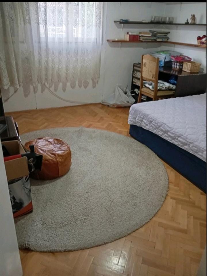 Renovirana baraka 100m² + dvor 274m² Lisice, Aеrodrom