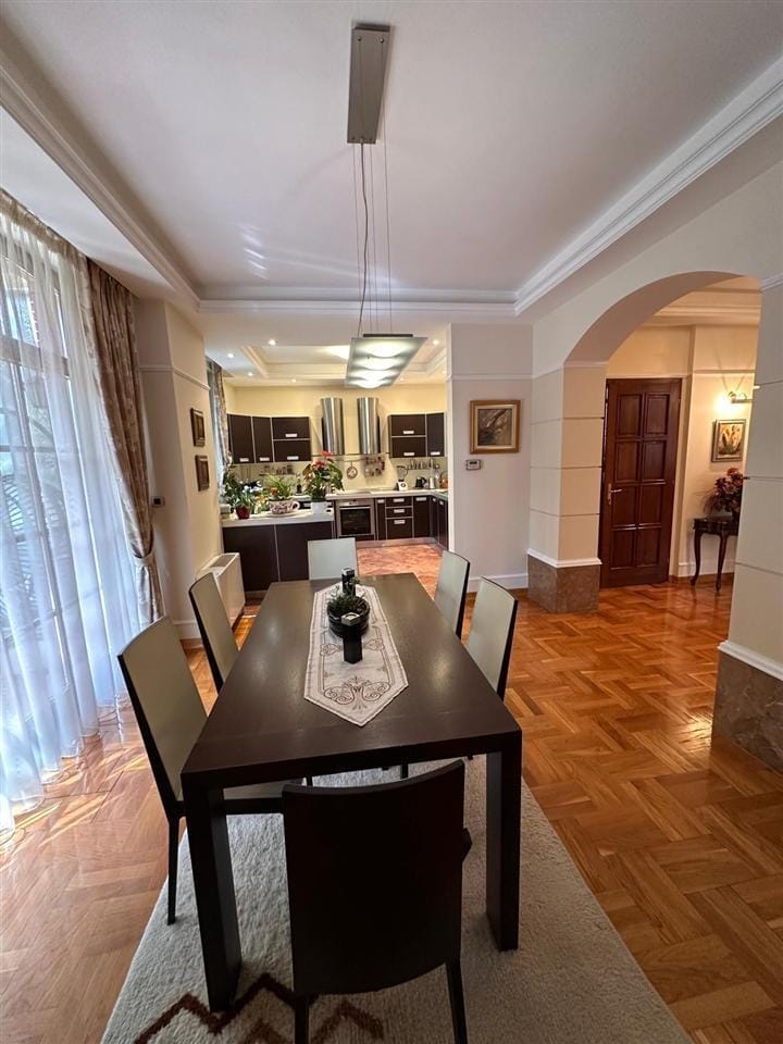 Ekskluzivna samostojna kuća 498 m² Karposh - 9 sobi