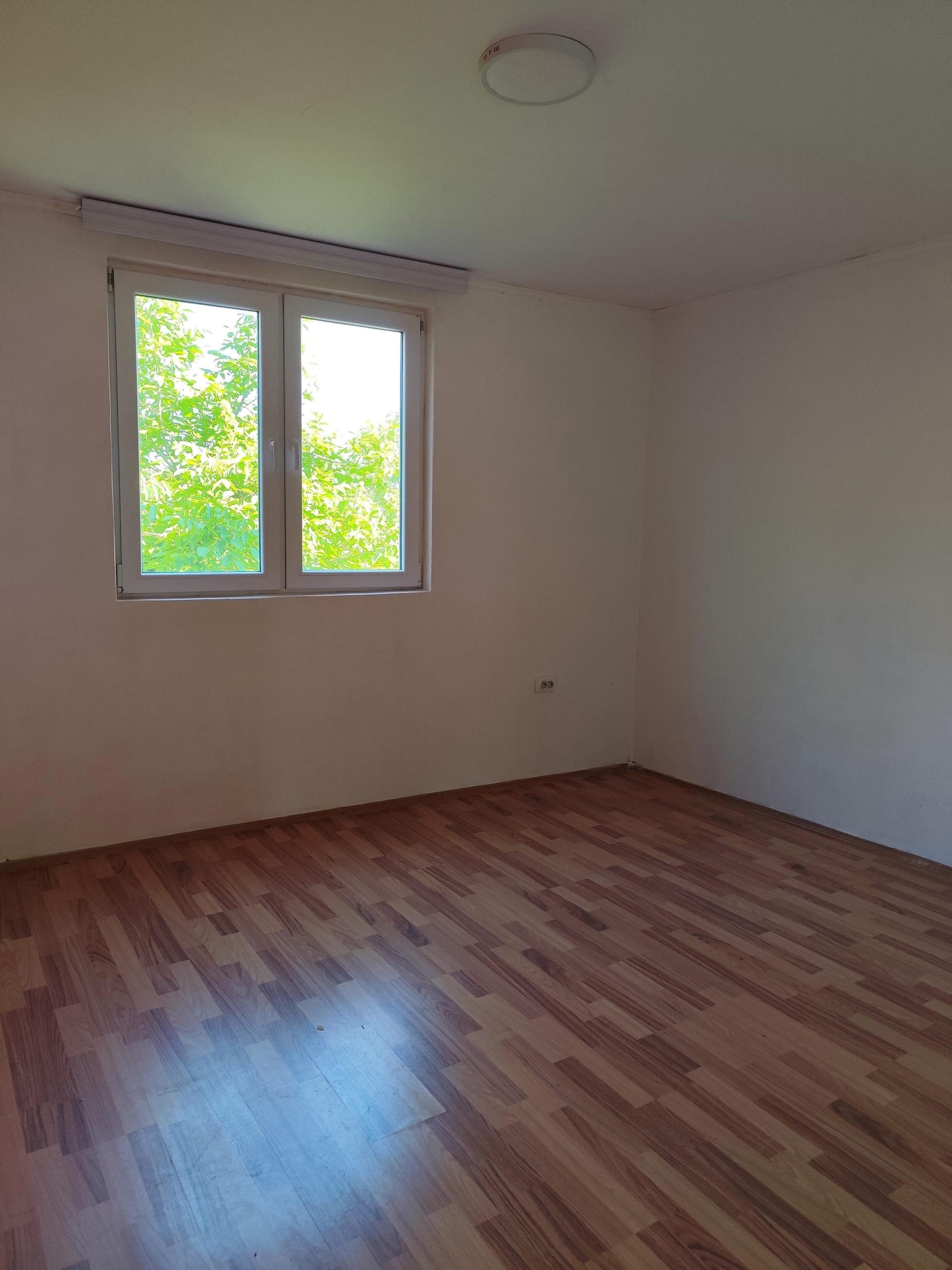 Куќа во Пинтија, 5 соби, 102м2 + плац 294м2