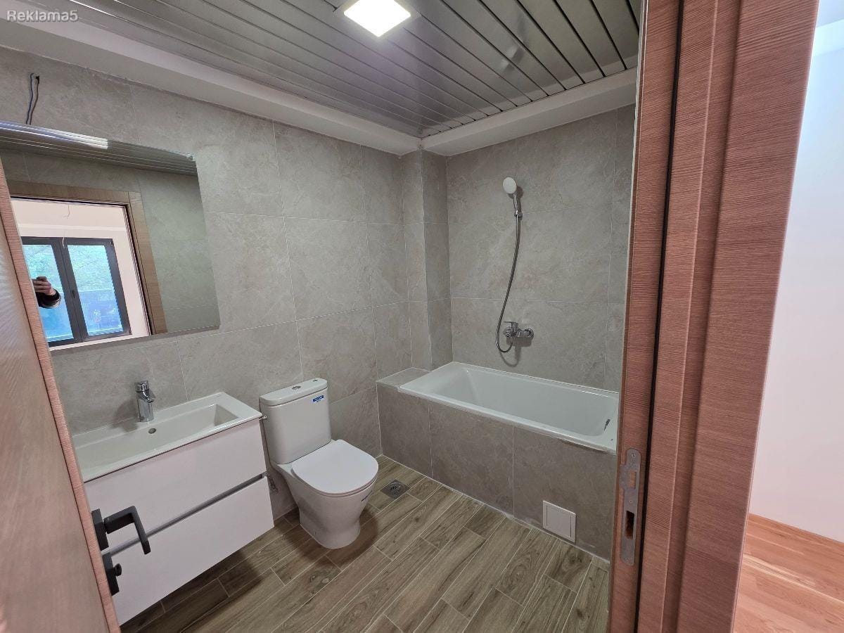 Нов стан во Центар, 4 соби, 107 м², лифт