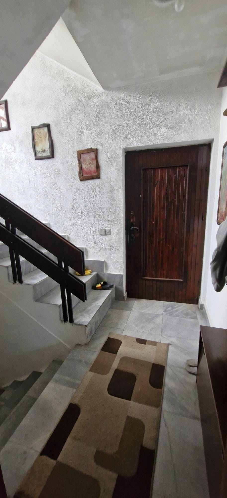 Самостојна куќа 7 соби, 234 м², Маџари, Скопје