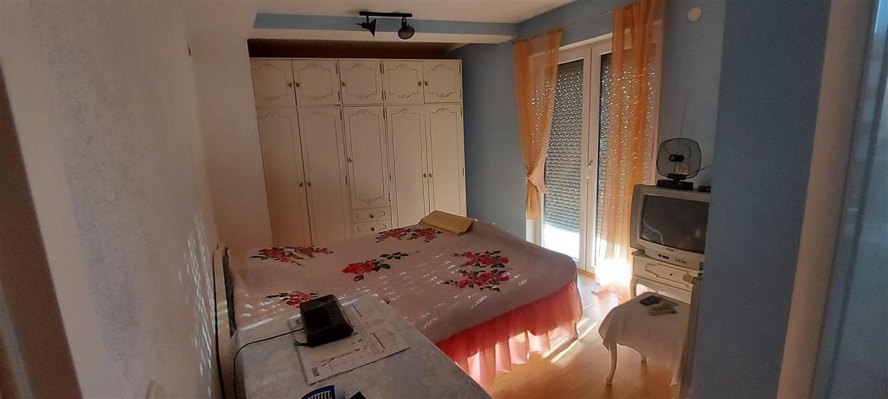 Dupleks stan/kuća 4 sobi 132m2 + 60m2 podrum, Vlae