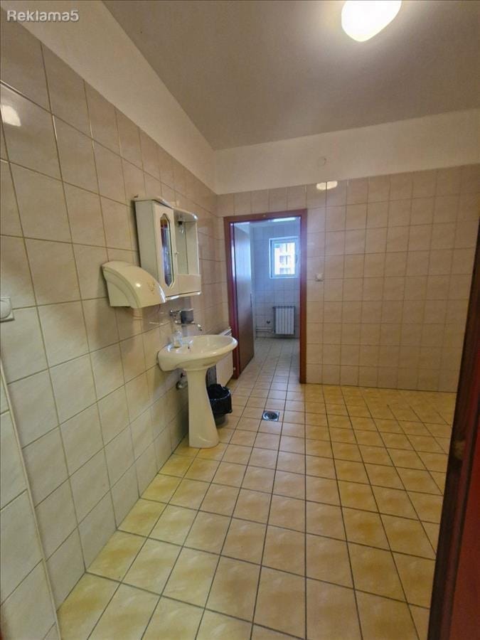 Деловен простор 900м2 за изнајмување, Гази Баба