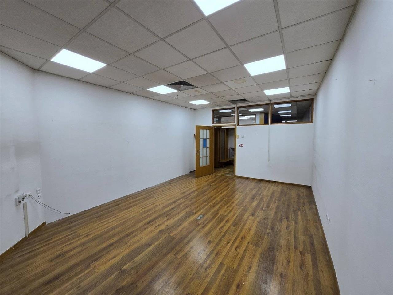 Деловен канцелариски простор 187m² Аеродром близу Капитол Мол