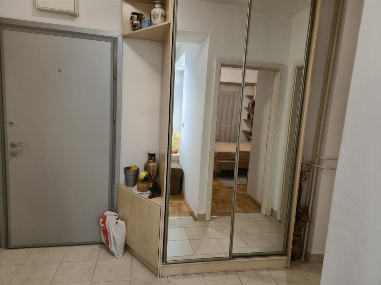 2-соби стан, Аеродром, позади Јане Сандански