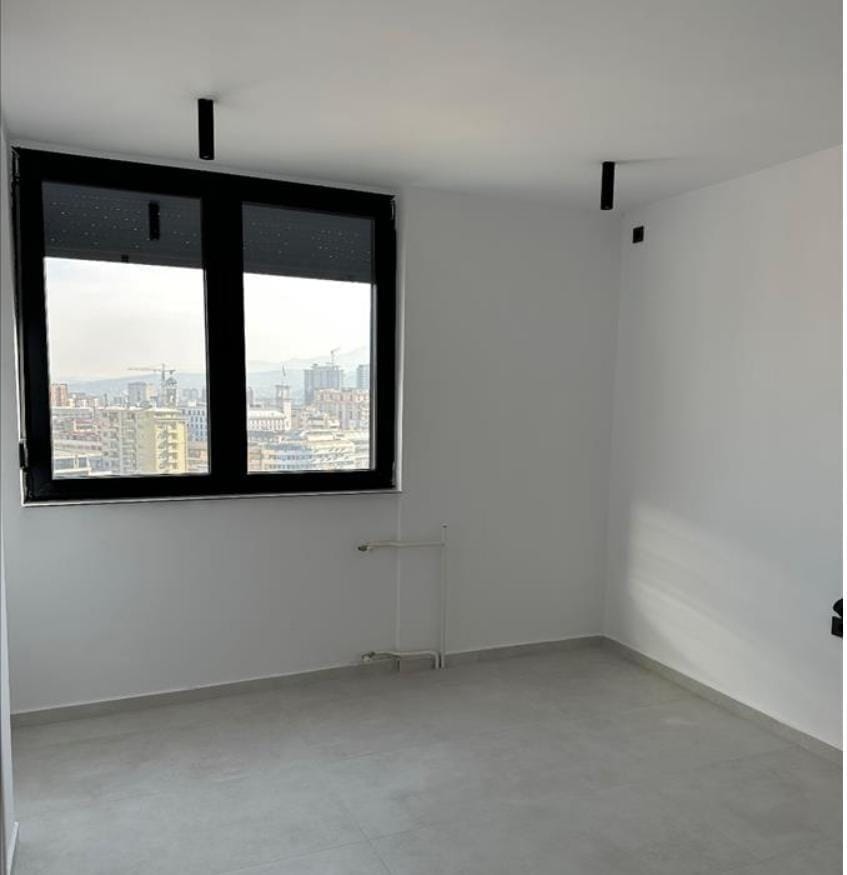 Стан во Центар 92м2 со 2 спални реновиран