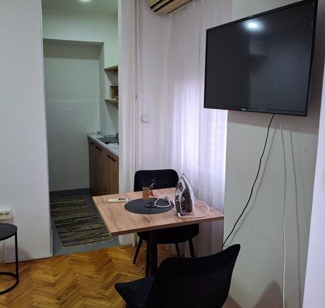 Гарсоњера во Аеродром-Скопјанка 28м2 реновирана